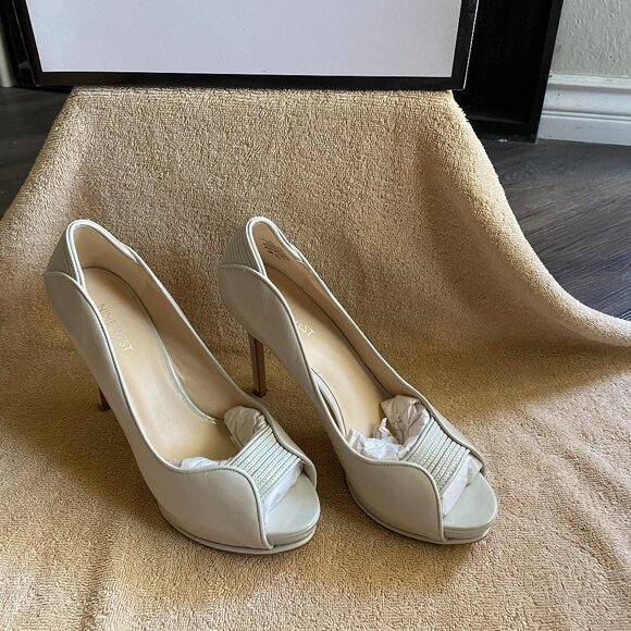 Nine West Grey Pump - Picture 1 of 3